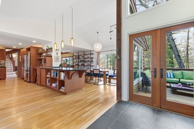 30 Volunteer Way, Lexington, MA 02420