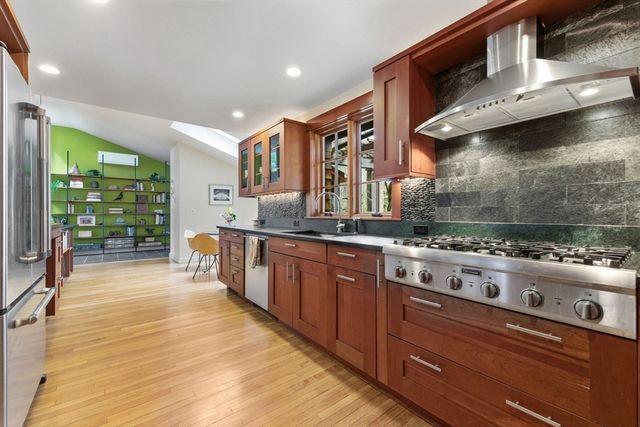 30 Volunteer Way, Lexington, MA 02420