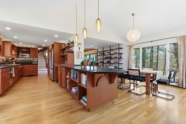 30 Volunteer Way, Lexington, MA 02420