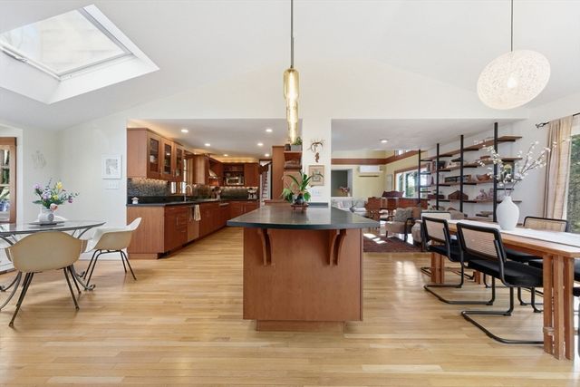 30 Volunteer Way, Lexington, MA 02420