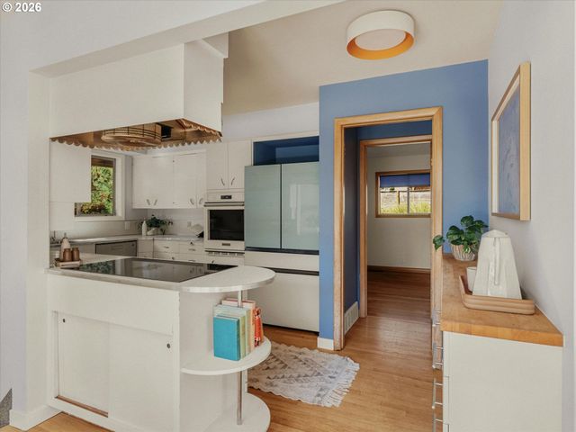 7231 Se CLAY St, Portland, OR 97215