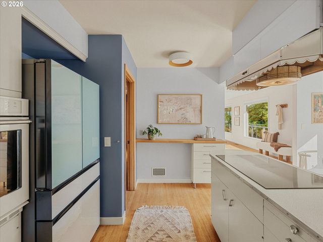 7231 Se CLAY St, Portland, OR 97215