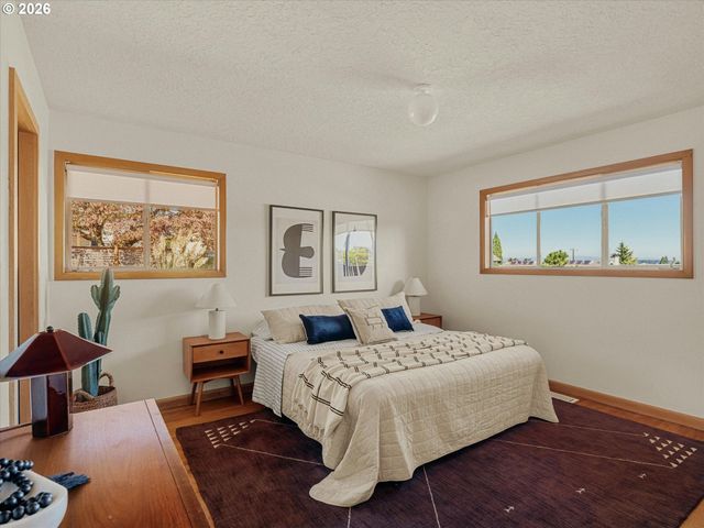 7231 Se CLAY St, Portland, OR 97215