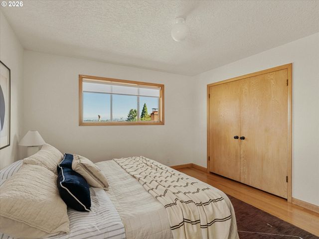 7231 Se CLAY St, Portland, OR 97215