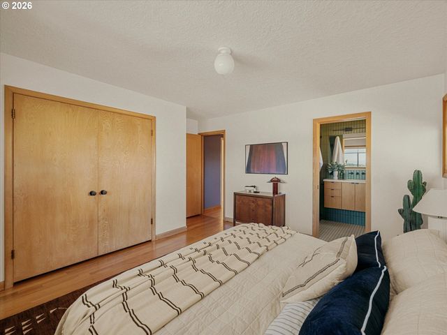 7231 Se CLAY St, Portland, OR 97215