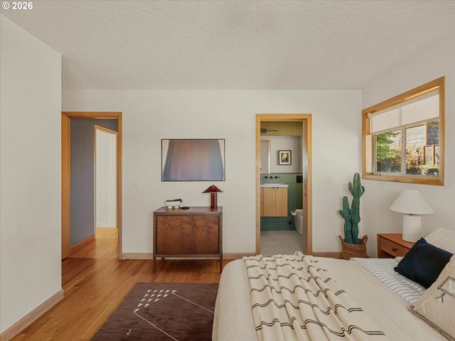 7231 Se CLAY St, Portland, OR 97215