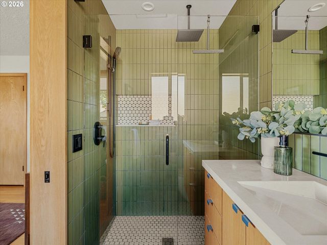 7231 Se CLAY St, Portland, OR 97215