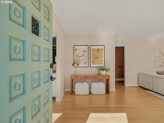 7231 Se CLAY St, Portland, OR 97215
