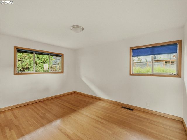 7231 Se CLAY St, Portland, OR 97215