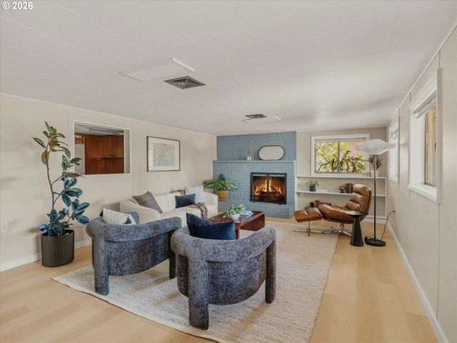 7231 Se CLAY St, Portland, OR 97215