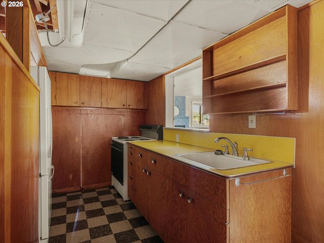 7231 Se CLAY St, Portland, OR 97215