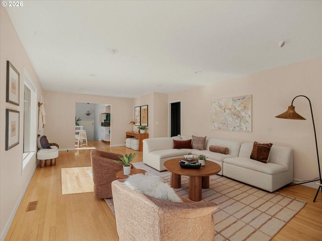 7231 Se CLAY St, Portland, OR 97215