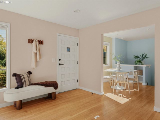 7231 Se CLAY St, Portland, OR 97215