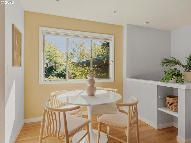 7231 Se CLAY St, Portland, OR 97215