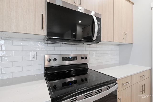 6707 W Fairy Falls Dr, Meridian, ID 83646