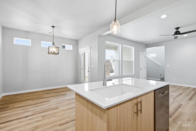 6707 W Fairy Falls Dr, Meridian, ID 83646