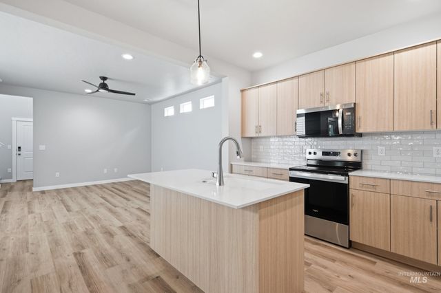 6707 W Fairy Falls Dr, Meridian, ID 83646