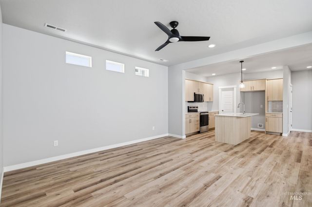 6707 W Fairy Falls Dr, Meridian, ID 83646