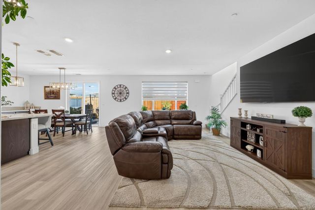 3400 Margauex Way, Folsom, CA 95630