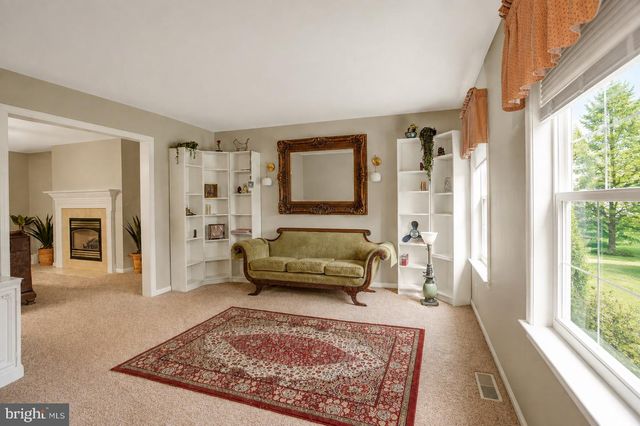 120 RIDING SILKS LN, York, PA 17404