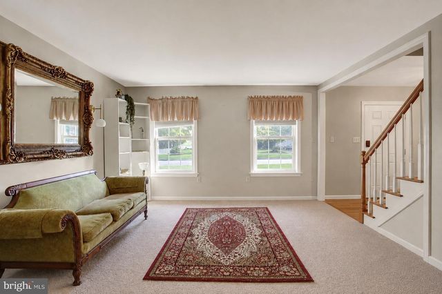 120 RIDING SILKS LN, York, PA 17404