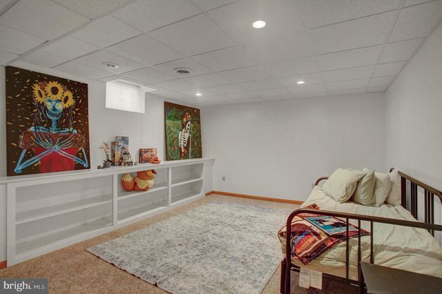 120 RIDING SILKS LN, York, PA 17404