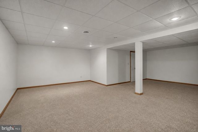 120 RIDING SILKS LN, York, PA 17404
