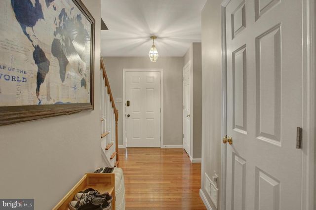 120 RIDING SILKS LN, York, PA 17404