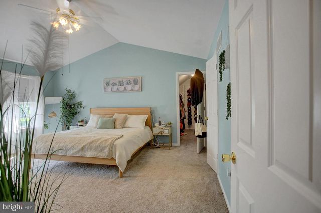 120 RIDING SILKS LN, York, PA 17404