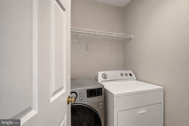 120 RIDING SILKS LN, York, PA 17404
