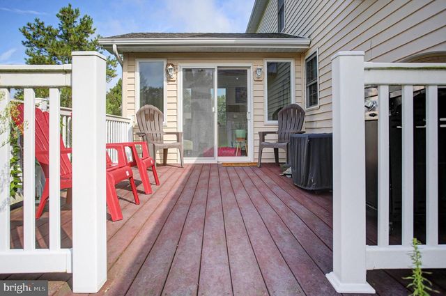 120 RIDING SILKS LN, York, PA 17404