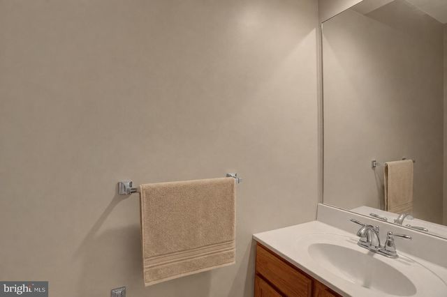 120 RIDING SILKS LN, York, PA 17404