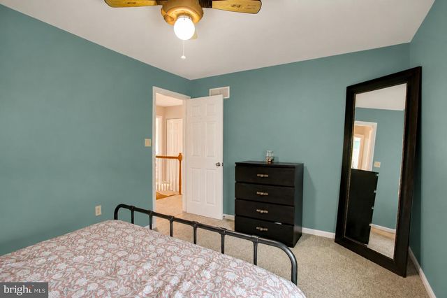 120 RIDING SILKS LN, York, PA 17404