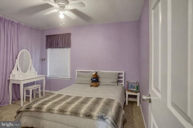 120 RIDING SILKS LN, York, PA 17404