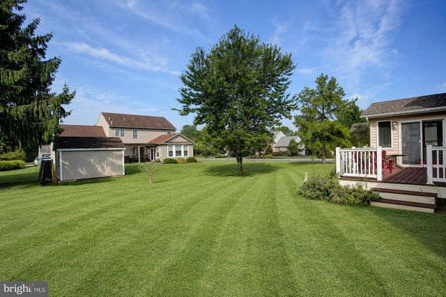 120 RIDING SILKS LN, York, PA 17404