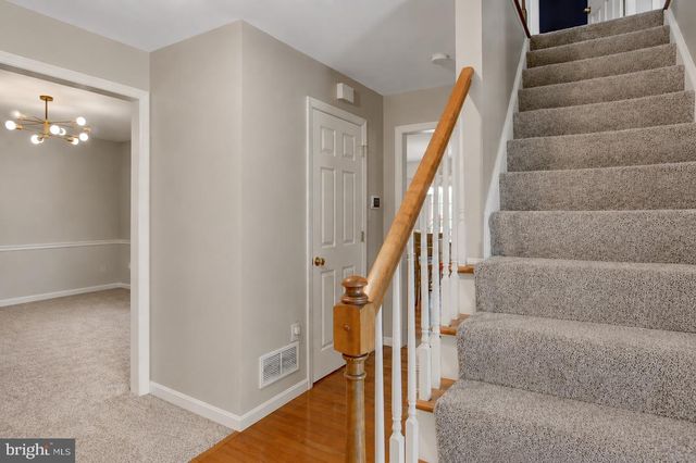 120 RIDING SILKS LN, York, PA 17404