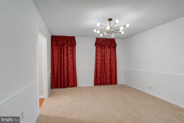 120 RIDING SILKS LN, York, PA 17404