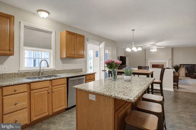 120 RIDING SILKS LN, York, PA 17404
