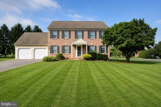 120 RIDING SILKS LN, York, PA 17404