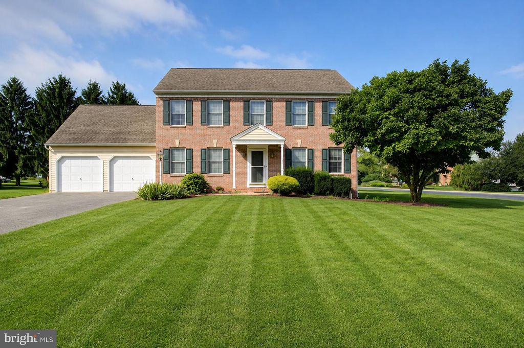 120 RIDING SILKS LN, York, PA 17404