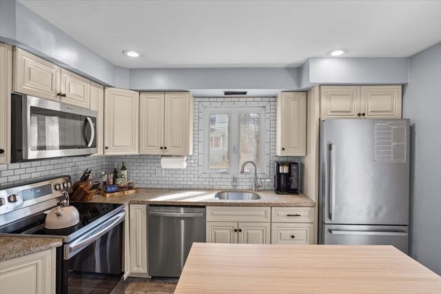 17 Davis Ave, Attleboro, MA 02703