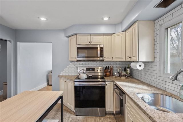 17 Davis Ave, Attleboro, MA 02703