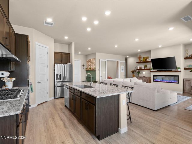 1227 Silver View Circle, Sparks, NV 89436