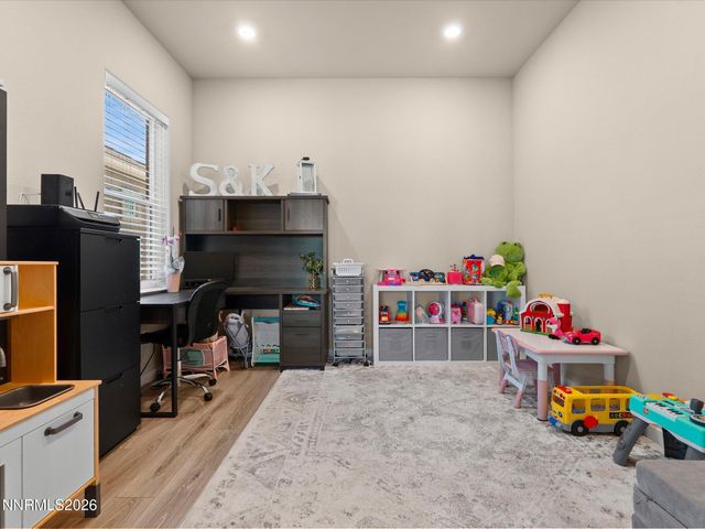 1227 Silver View Circle, Sparks, NV 89436