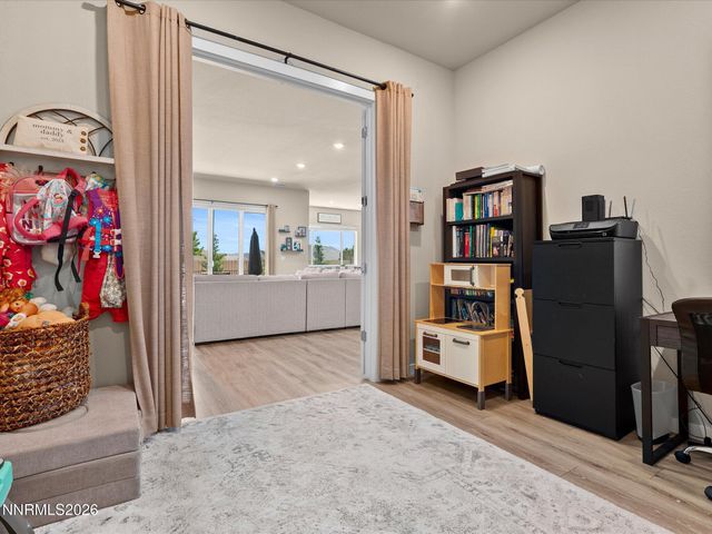 1227 Silver View Circle, Sparks, NV 89436