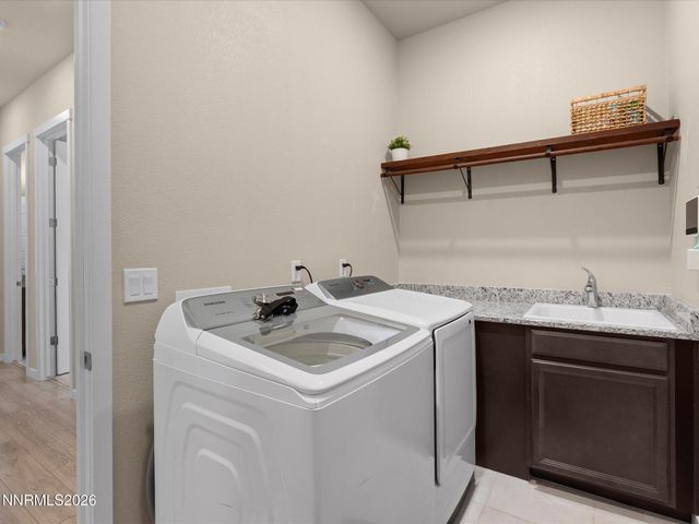 1227 Silver View Circle, Sparks, NV 89436