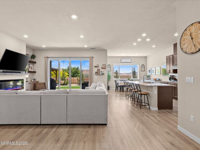 1227 Silver View Circle, Sparks, NV 89436