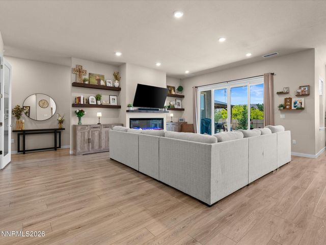 1227 Silver View Circle, Sparks, NV 89436