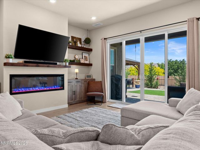 1227 Silver View Circle, Sparks, NV 89436