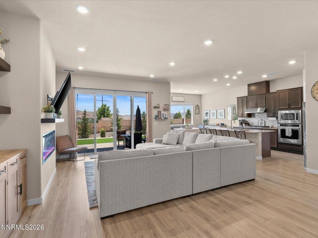 1227 Silver View Circle, Sparks, NV 89436